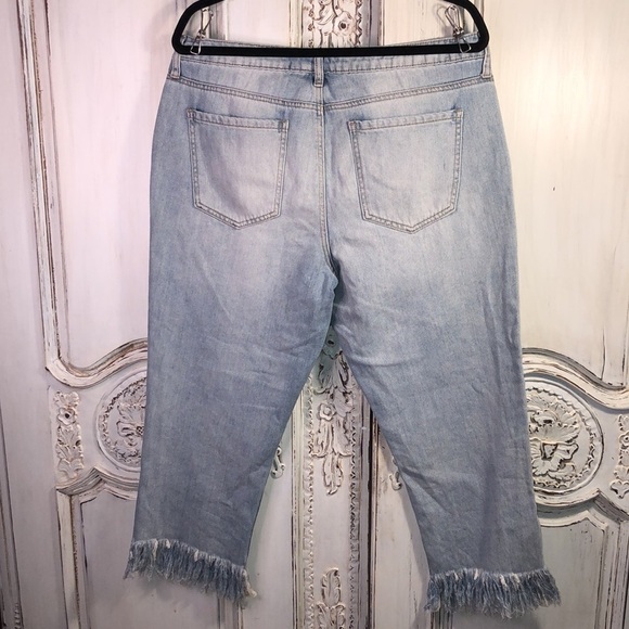 Ashley Mason Light Wash Straight Leg Raw Hem Crop Jeans Size 15 - Picture 6 of 9